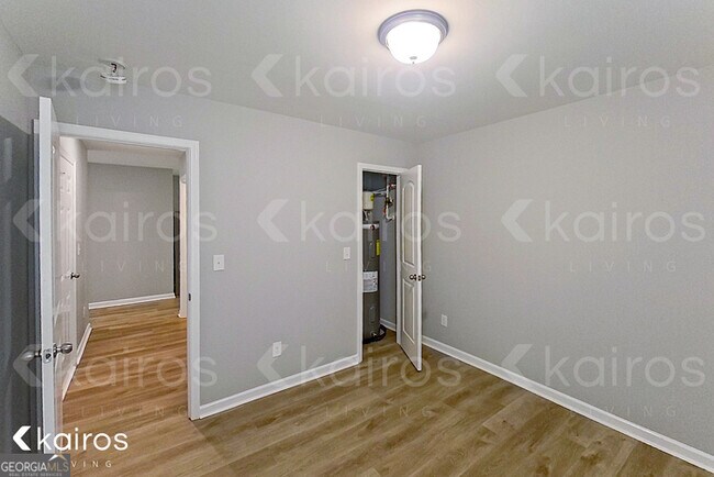 Building Photo - 236 Fox Chase Wy