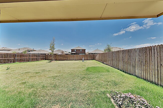 Building Photo - Spacious 4-Bed Home with Community Pool in Crowley