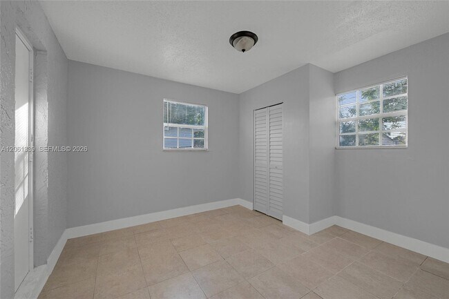 Building Photo - 2641 NW 44th Ave