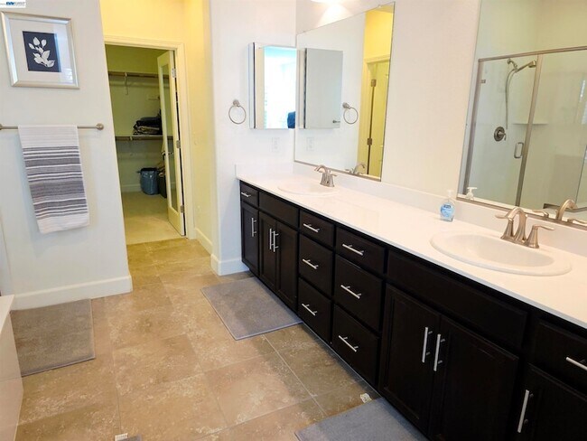 Building Photo - 2488 Remy Cantos Dr