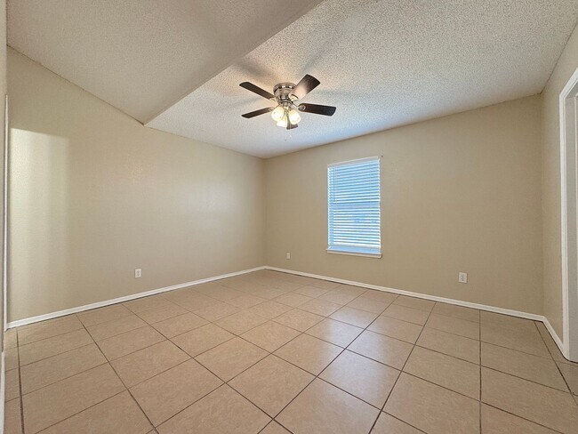 Building Photo - Northeast El Paso 4 Bed, 2 Bath close to Ft Bliss!