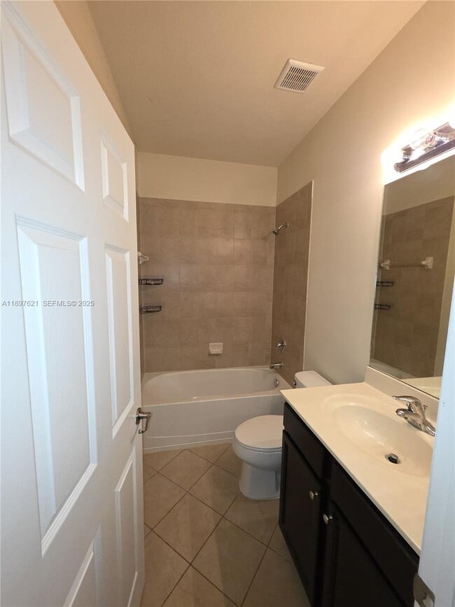 Building Photo - 528 SE 32nd Ave