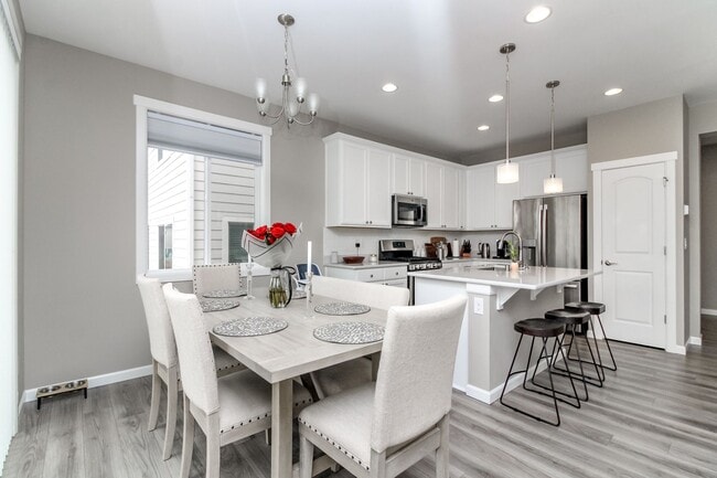 Building Photo - Beautiful 3 Bedroom 2.5 Bathroom Property