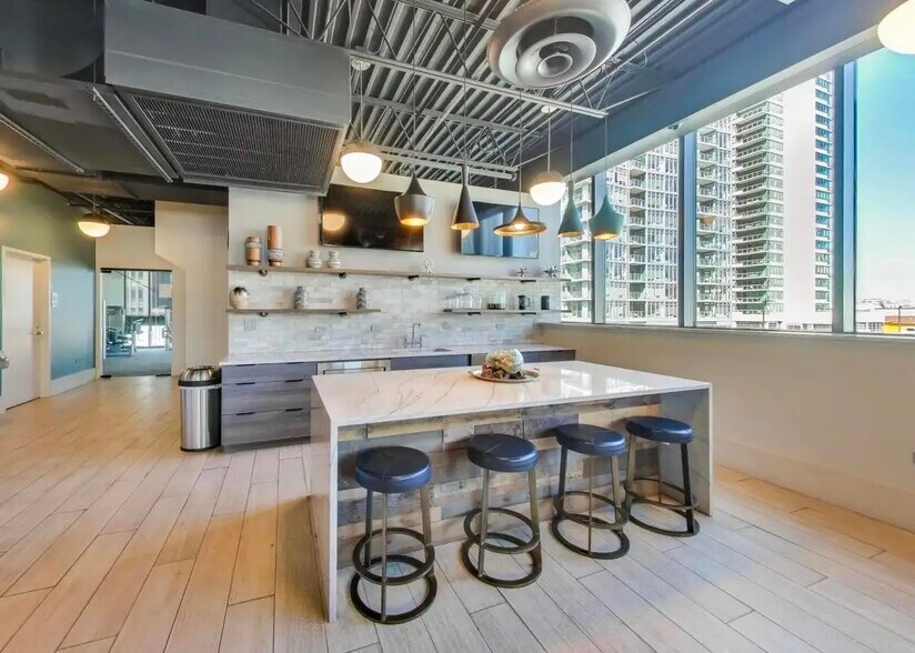 Amenities - 660 W Wayman St