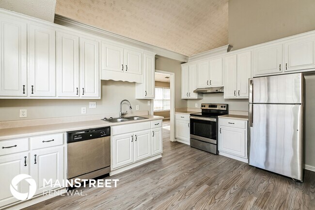 Building Photo - 645 Pebble Blvd