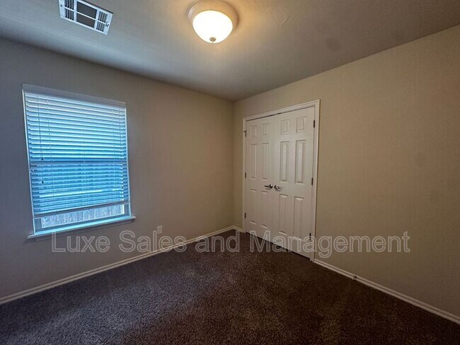 Building Photo - 785 SW 13th St