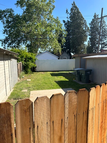 Building Photo - 934 E Andrews Ave