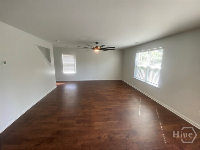 Building Photo - 654 Hogan Dr