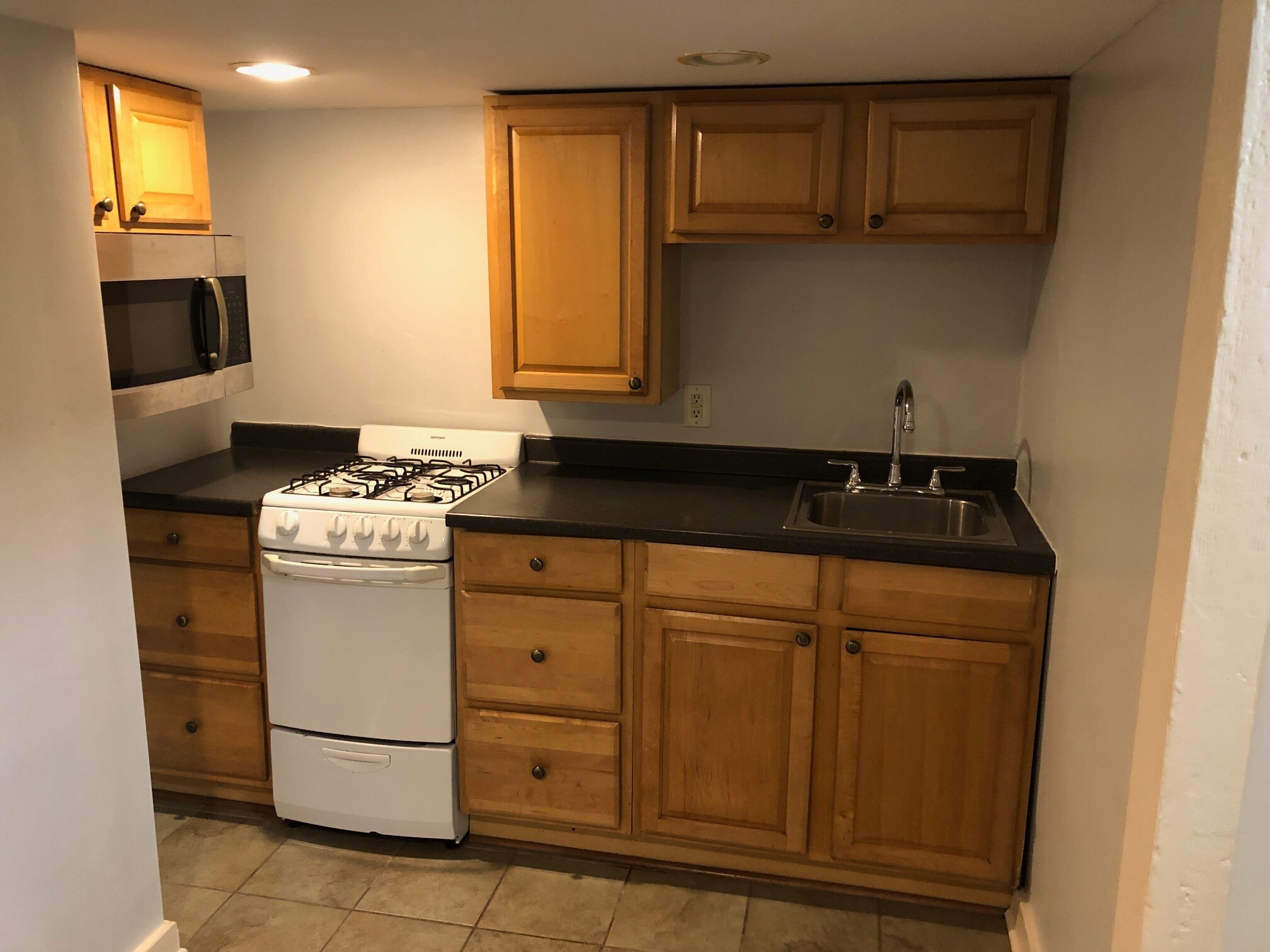 Building Photo - 2333 Magazine St