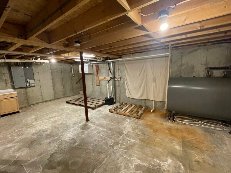Building Photo - 9 Sergeant Ln