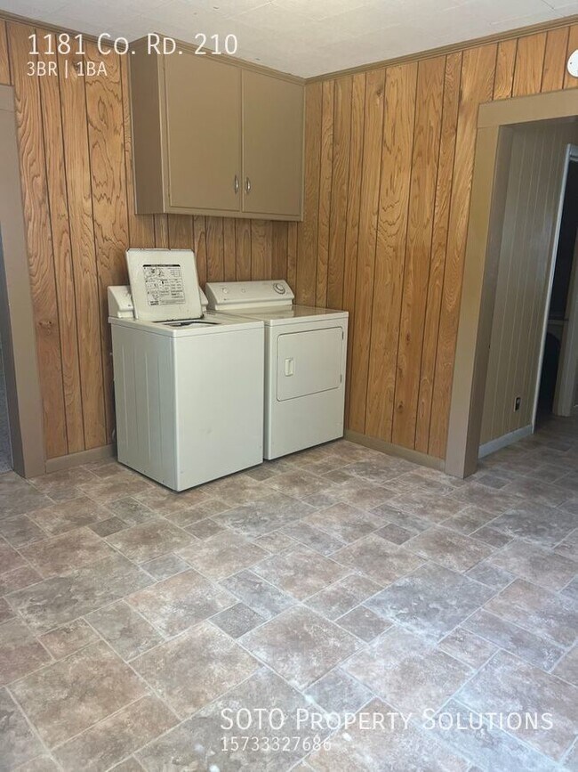 Building Photo - 3 BD / 1 BA