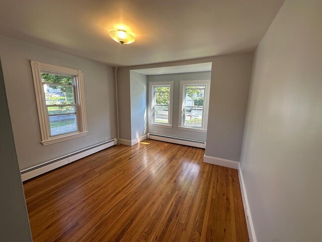 Building Photo - Updated Norwood 1st Floor Unit | Bright, S...