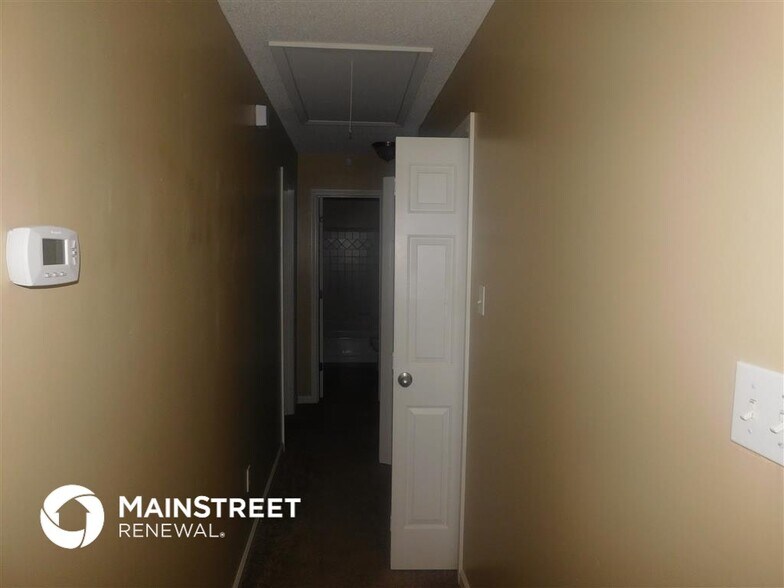 Building Photo - 9254 Tamhaven Dr