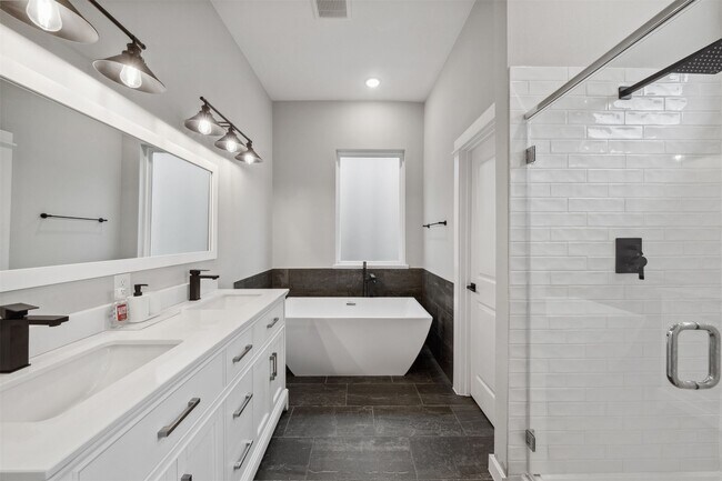 Building Photo - 8470 Berry Green Ln