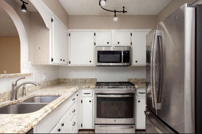 Building Photo - 5106 Azalea Ave