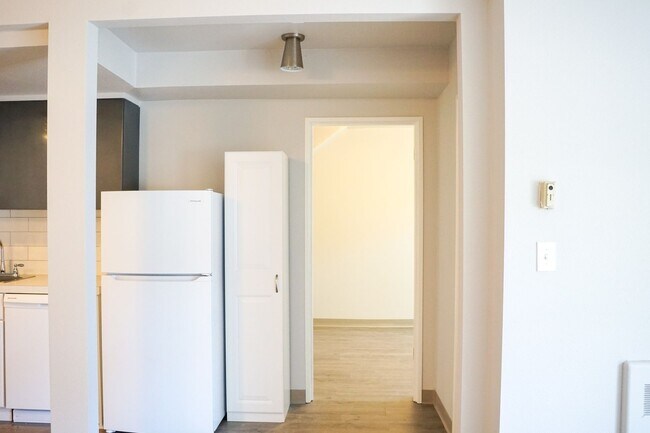 Building Photo - Great Mid-Century 1-Bdr w Dishwasher, Community Lawns + Pets OK!