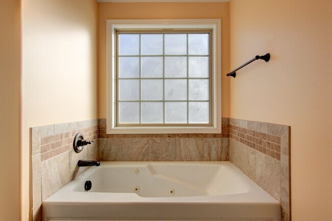 Building Photo - Stunning Five Bedroom With Hardwoods, Fireplace and Covered Patio in Sunset Meadows