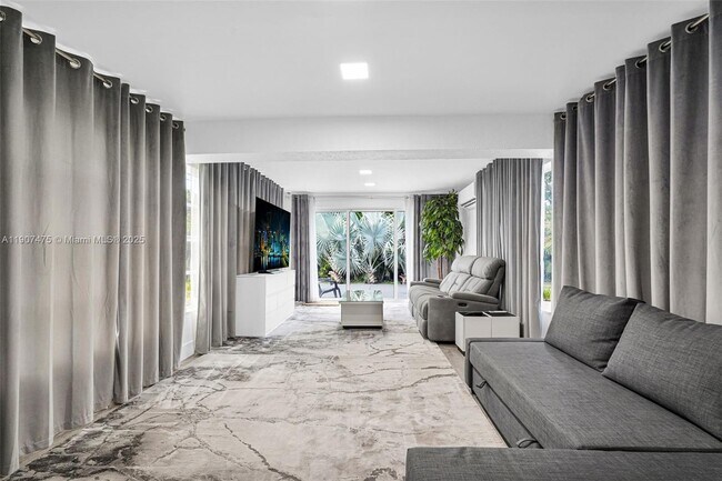 Building Photo - 1420 S 24th Terrace