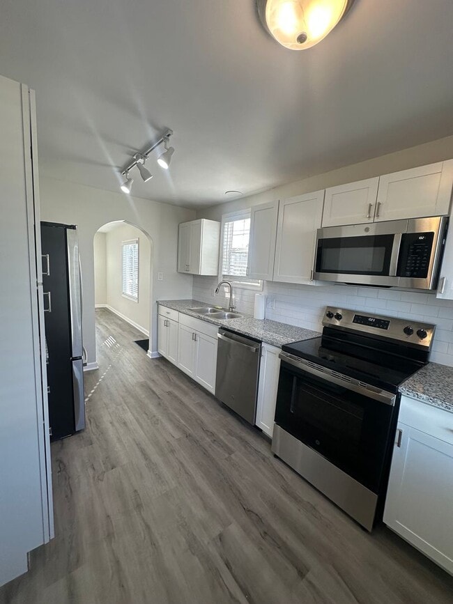 Building Photo - Charming 3 Bedroom In Central Columbus with Fenced in Yard