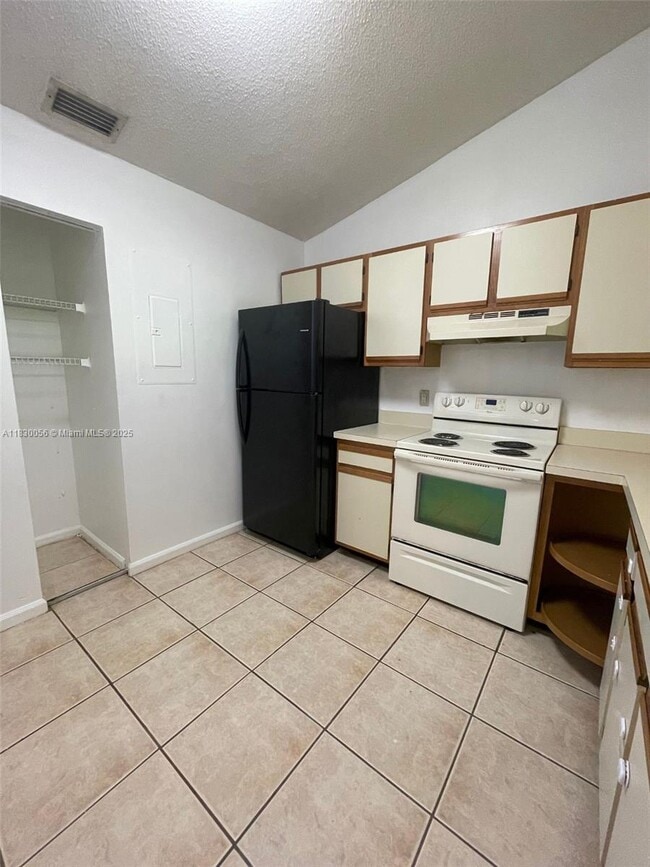 Building Photo - 493 Hardwood Pl