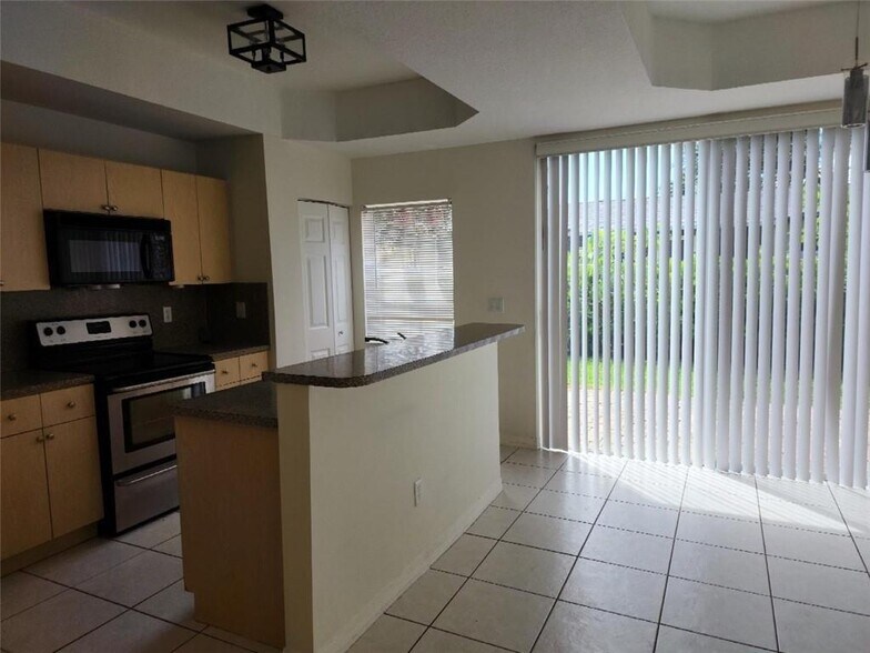 Building Photo - 4965 Leeward Ln