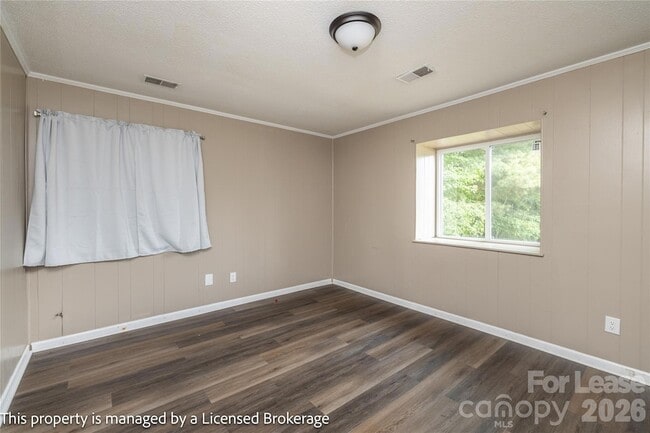 Building Photo - 145 Brentwood Dr