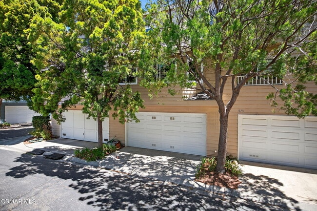 Building Photo - 867 Portola Rd