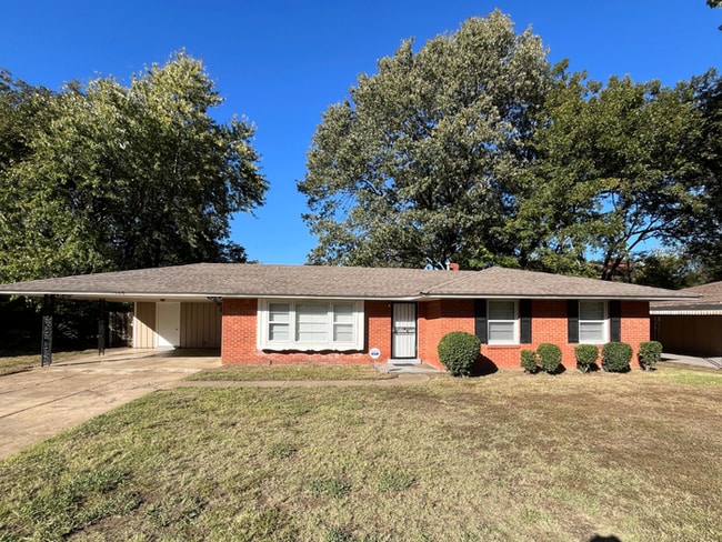 Primary Photo - 1508 E.Raines Rd