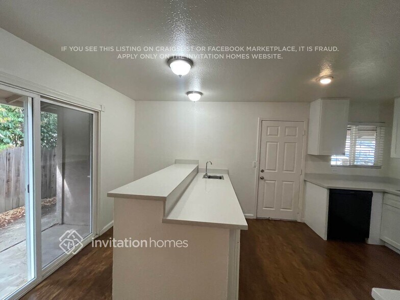 Building Photo - 1878 Southwood Dr