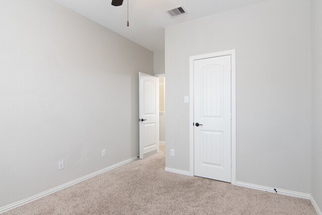 Building Photo - 14607 W Bekapark Ct