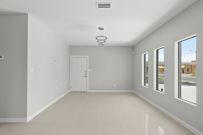 Building Photo - 2014 Summerland Ln