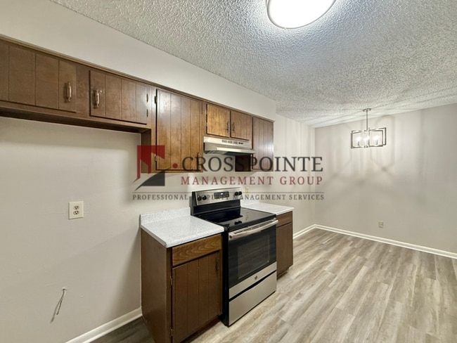 Building Photo - 2 Bedroom 1.5 Bathroom Triplex in Tyler!