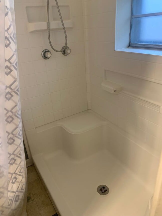 Building Photo - REMODELED SPACIOUS SOUTH BOSSIER HOME.