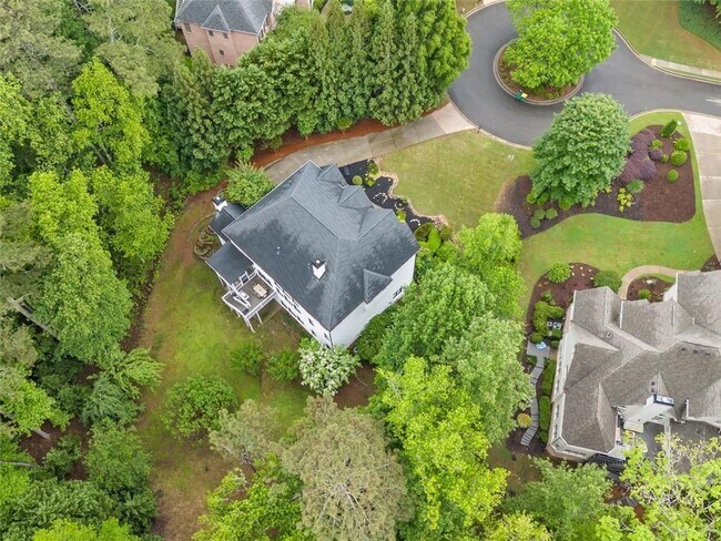 Building Photo - 882 Hallbrook Ln