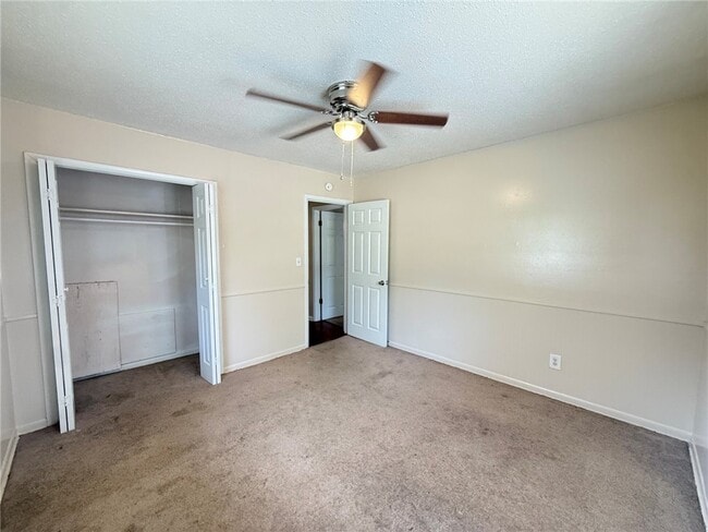 Building Photo - 2205 Dogwood Pl