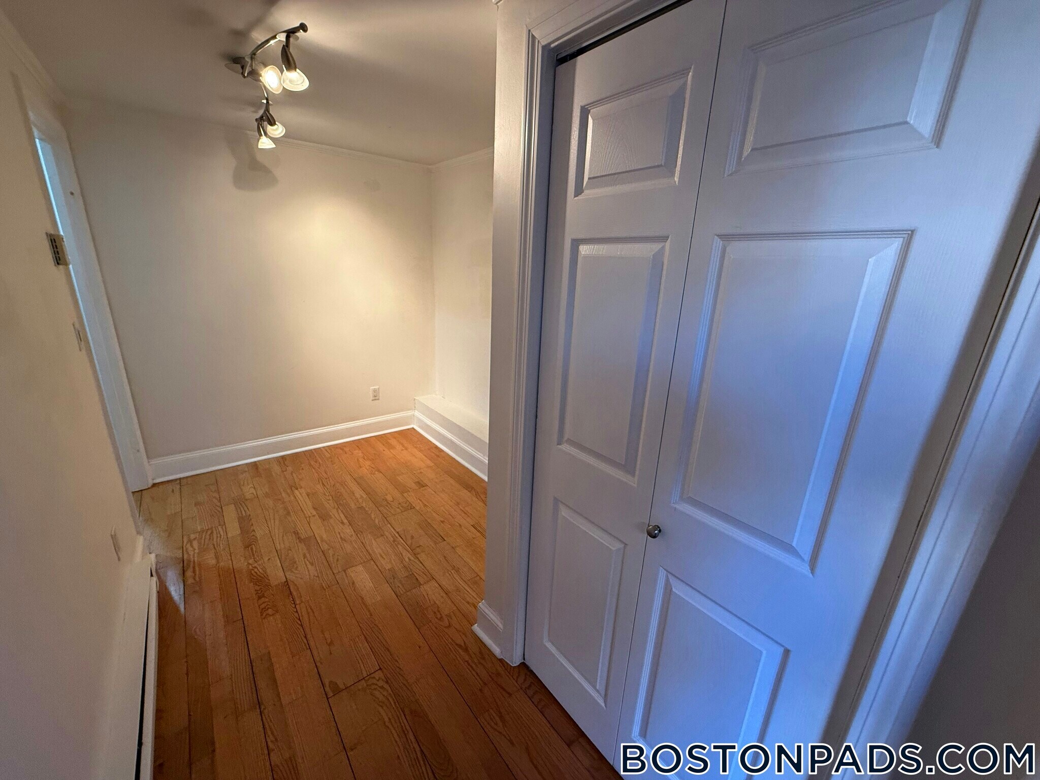 Building Photo - 519 Columbus Ave