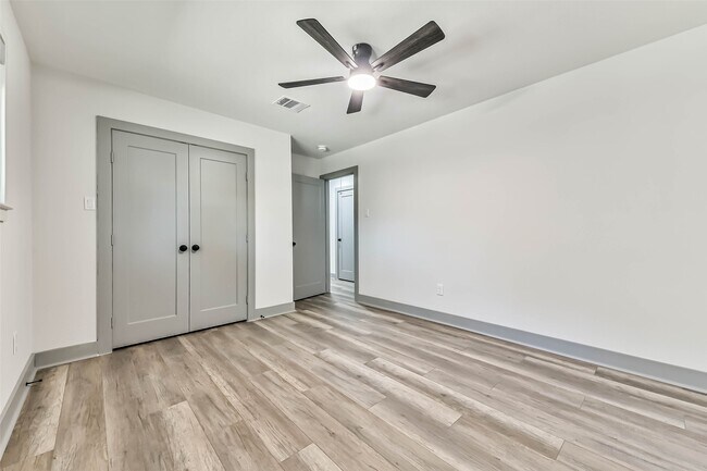 Building Photo - 4102 Honey Oaks Dr