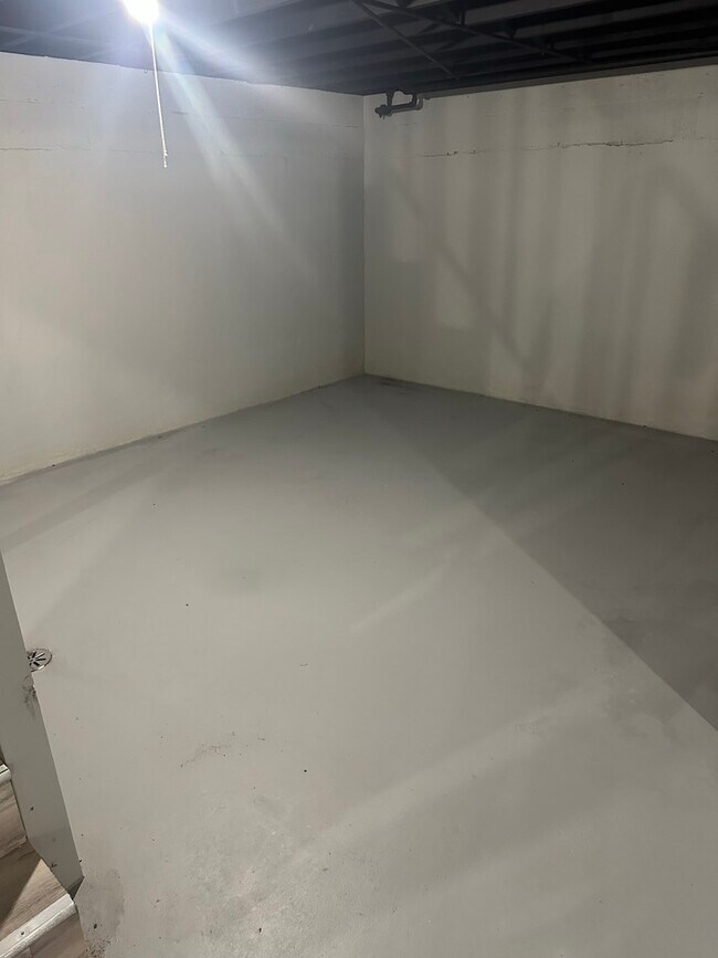 Building Photo - 14451 Sangamon St