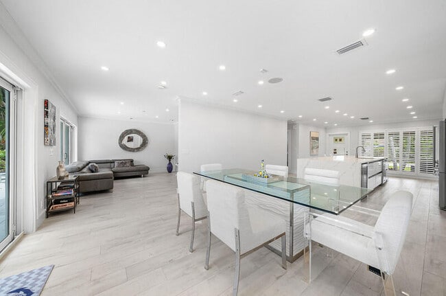 Building Photo - 1733 Coral Gardens Dr