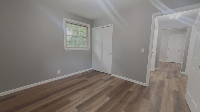 Building Photo - 910 Rexdale Dr