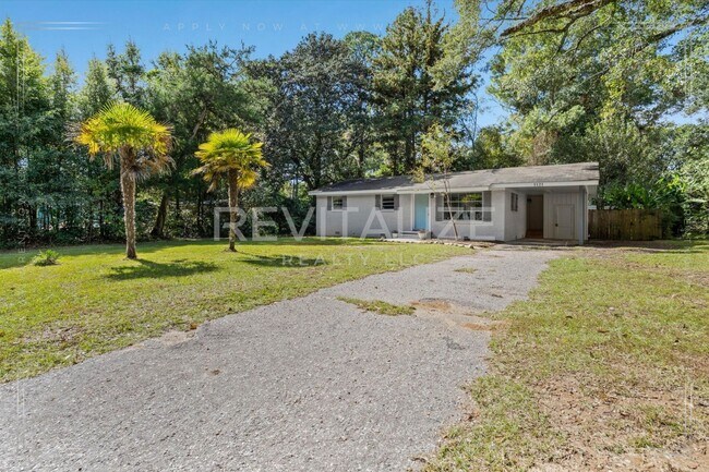 Building Photo - Stylish 3 Bed Brick Home | Modern Kitchen + Large Private Backyard