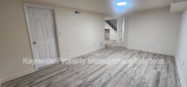 Building Photo - 825 Highland Ave