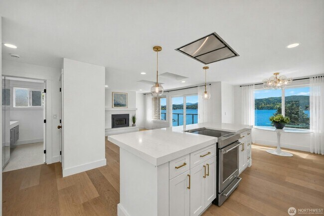 Building Photo - 612 Northshore Dr