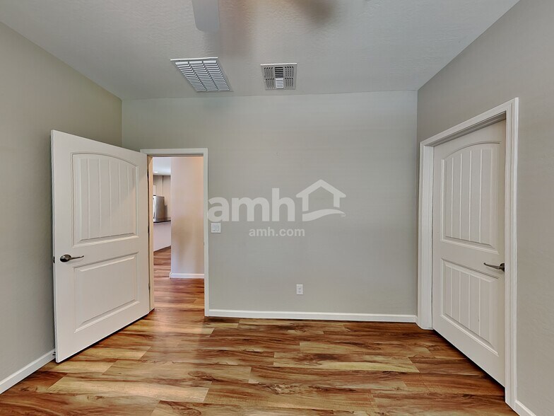 Building Photo - 20697 W Stone Hill Rd