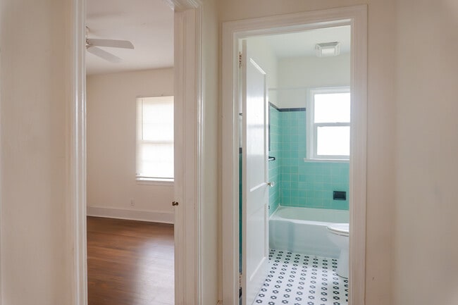 Building Photo - 1501-1503 S Gadsden St