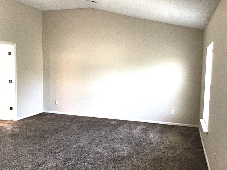 Building Photo - 5116 Morrow Ln