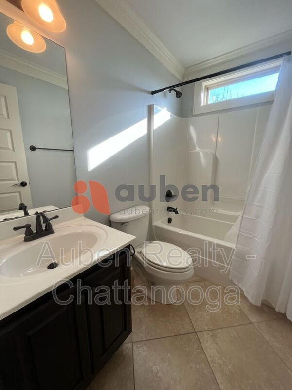 Building Photo - 7302 Klingler Ln