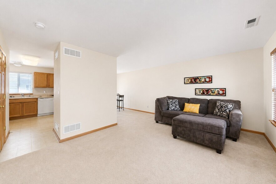 Building Photo - 2611 Canyon Dr