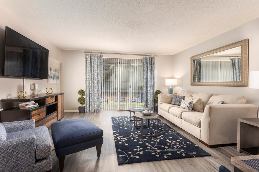 Primary Photo - Oaks at Victory