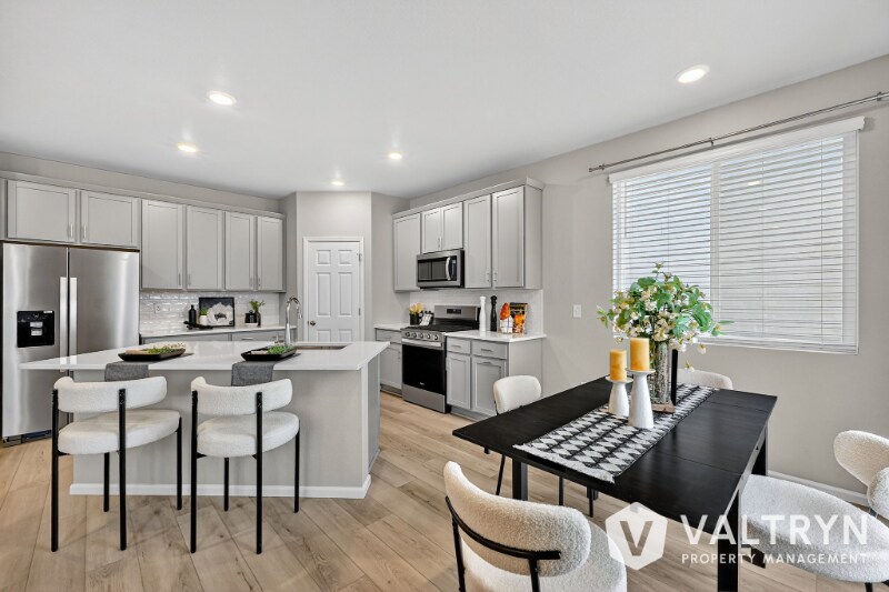 Building Photo - 13375 Valley Peak Dr